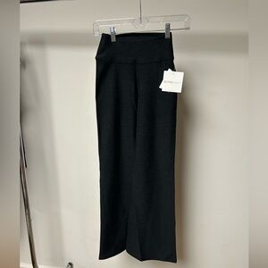 Beyond yoga 90s low rise flare pant darkest night